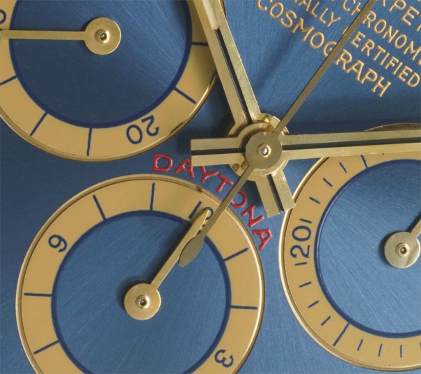 An extremely rare and highly attractive yellow gold chronograph wristwatch with blue dial and bracelet